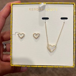 Ari heart set ( necklace and earrings)